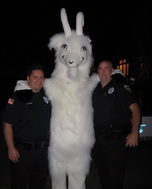 [goat_with_police4.jpg]