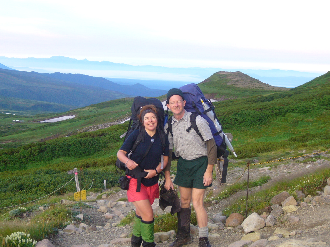 [j&j+happy+hikers.JPG]