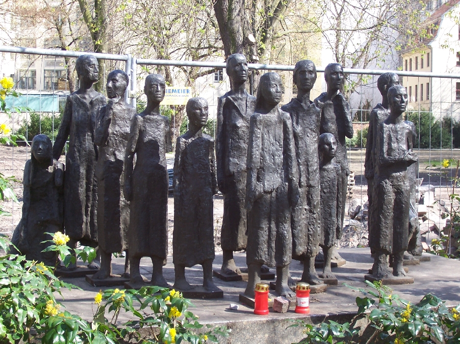 [Monumento+aos+Judeus+VÃ­timas+do+Fascismo+-+Berlin+Mitte-.JPG]