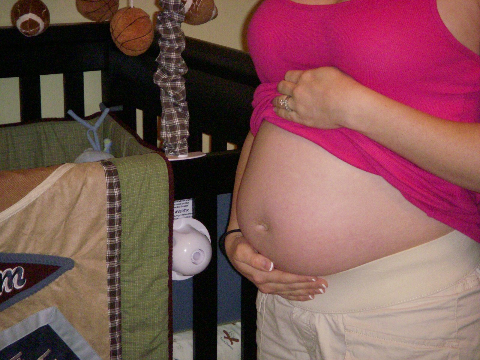 [23+Weeks+Mommy's+Belly+Close+Up.JPG]