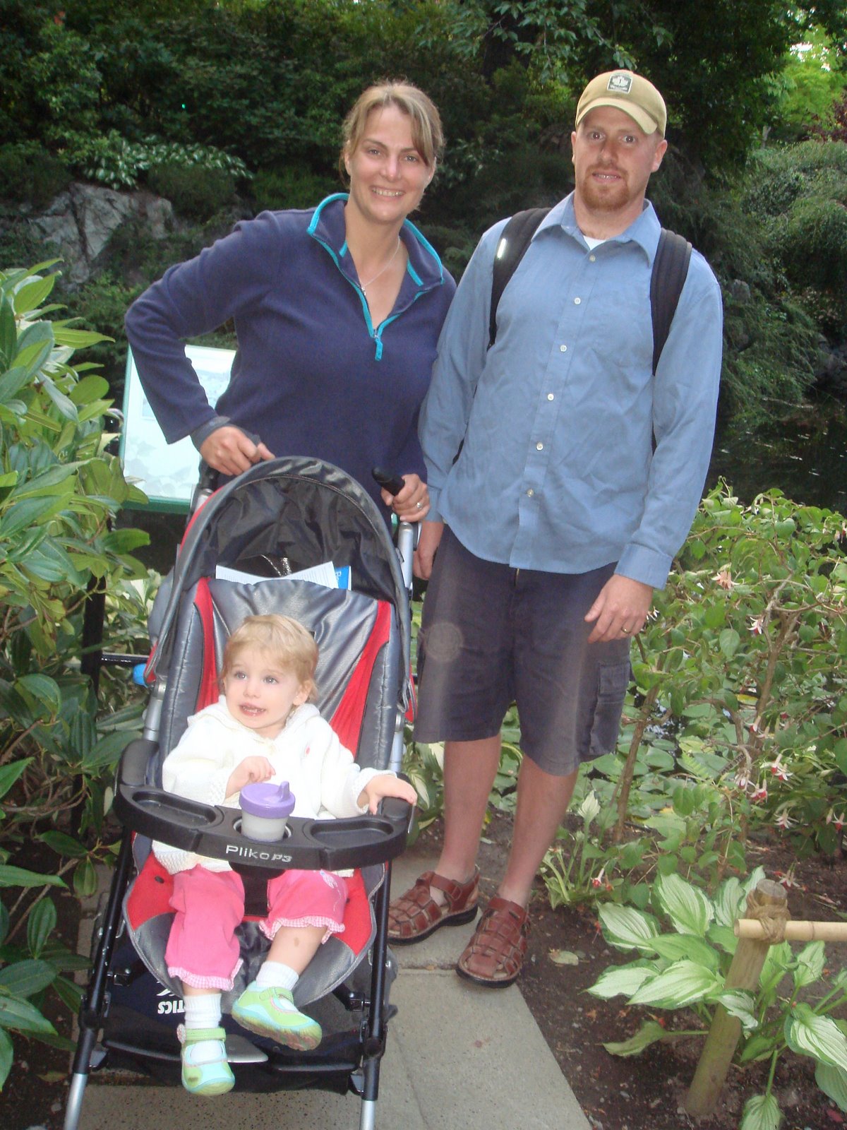 [49+-+July+28+2007+-+Tracey+Jake+and+Anna+at+Butchard+Gardens.JPG]