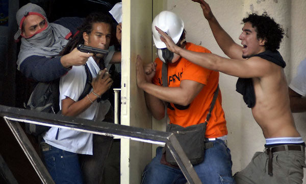 [violencia+en+Venezuela+02.jpg]