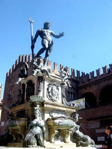 [Bologna+Neptune+fountain.JPG]