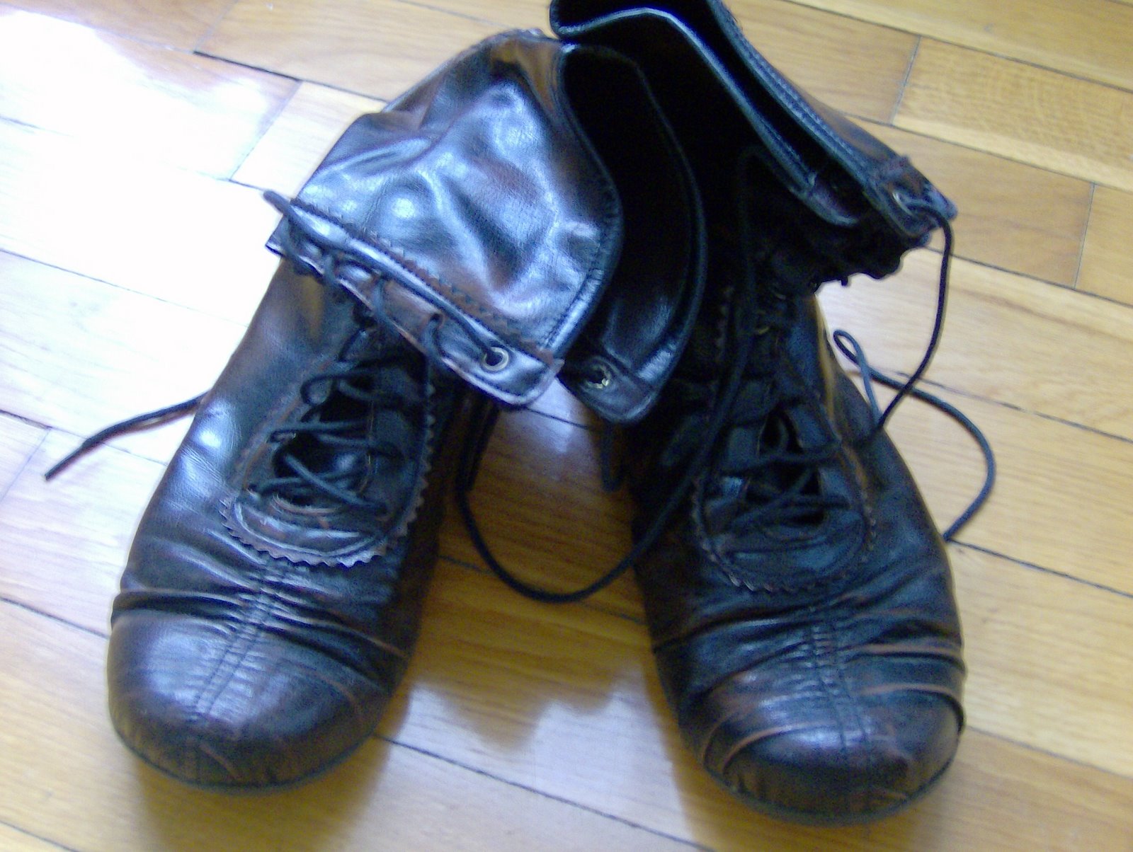 [boots008.jpg]