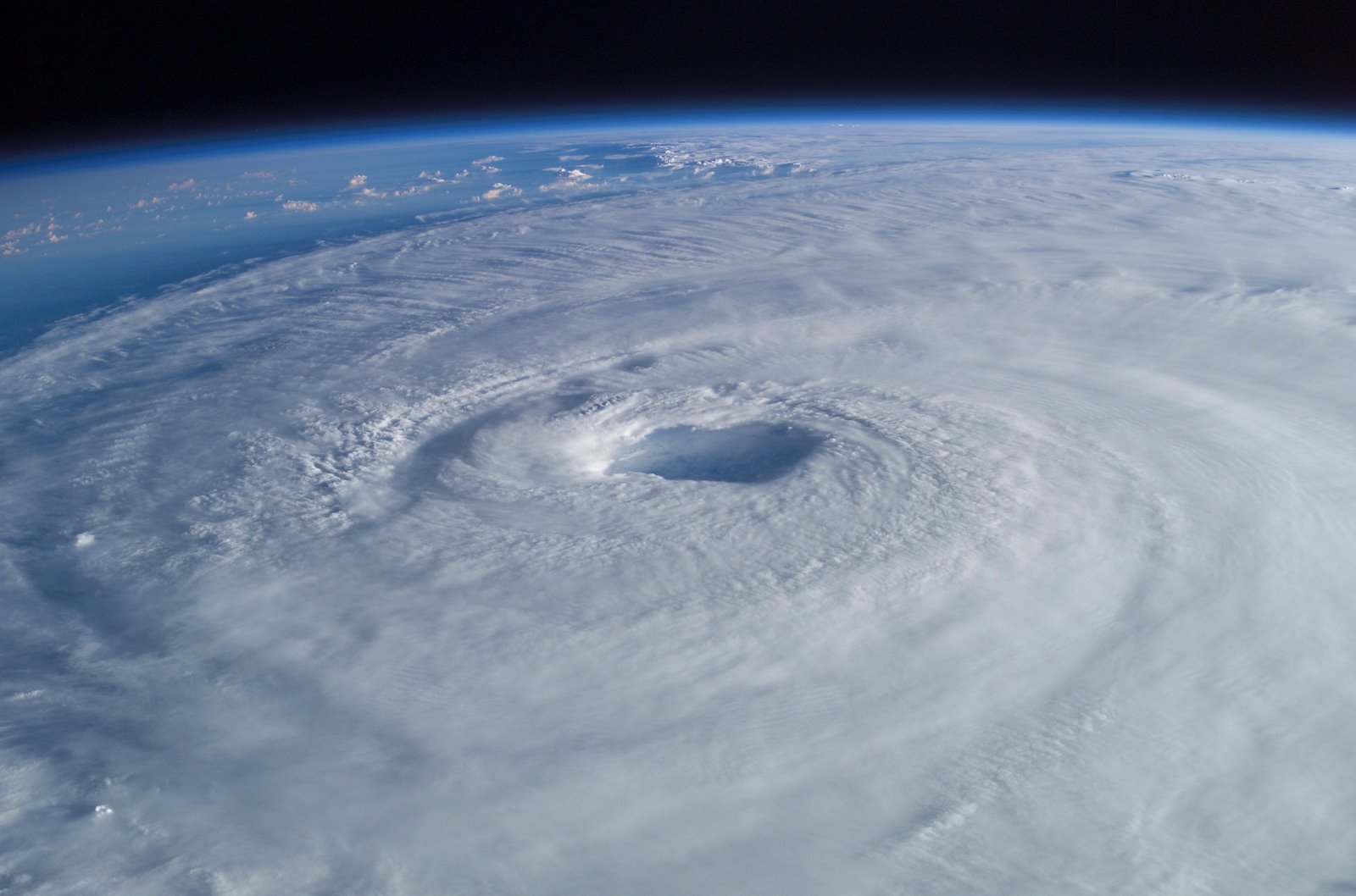 [gpw-20061021-NASA-ISS007-E-14887-Hurricane-Isabel-Atlantic.jpg]
