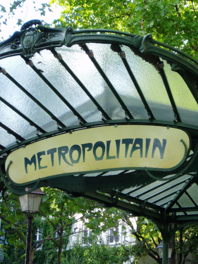 [metro+stop+at+abbesses.JPG]
