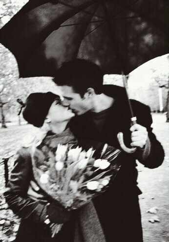 [couple_kiss.jpg]