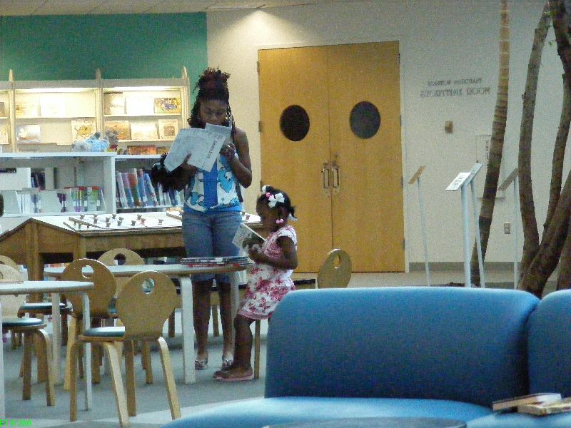 [Mom+and+daughter+reading+at+RCPL.jpg]