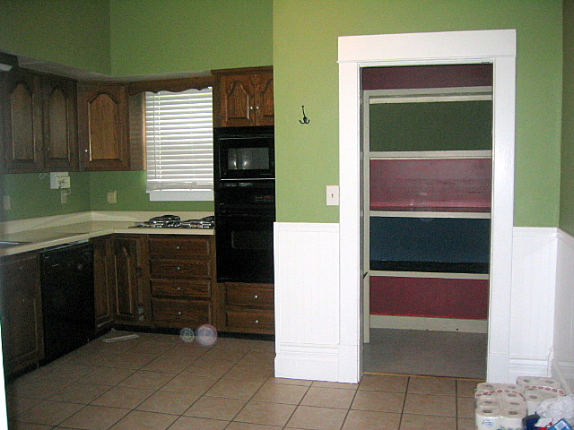[kitchen+with+pantry.JPG]