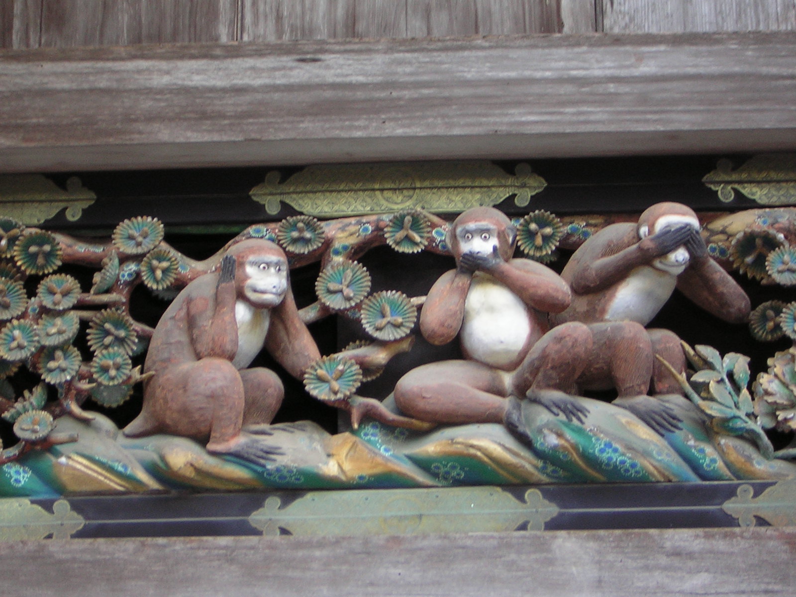 [Three+monkeys+carving.JPG]