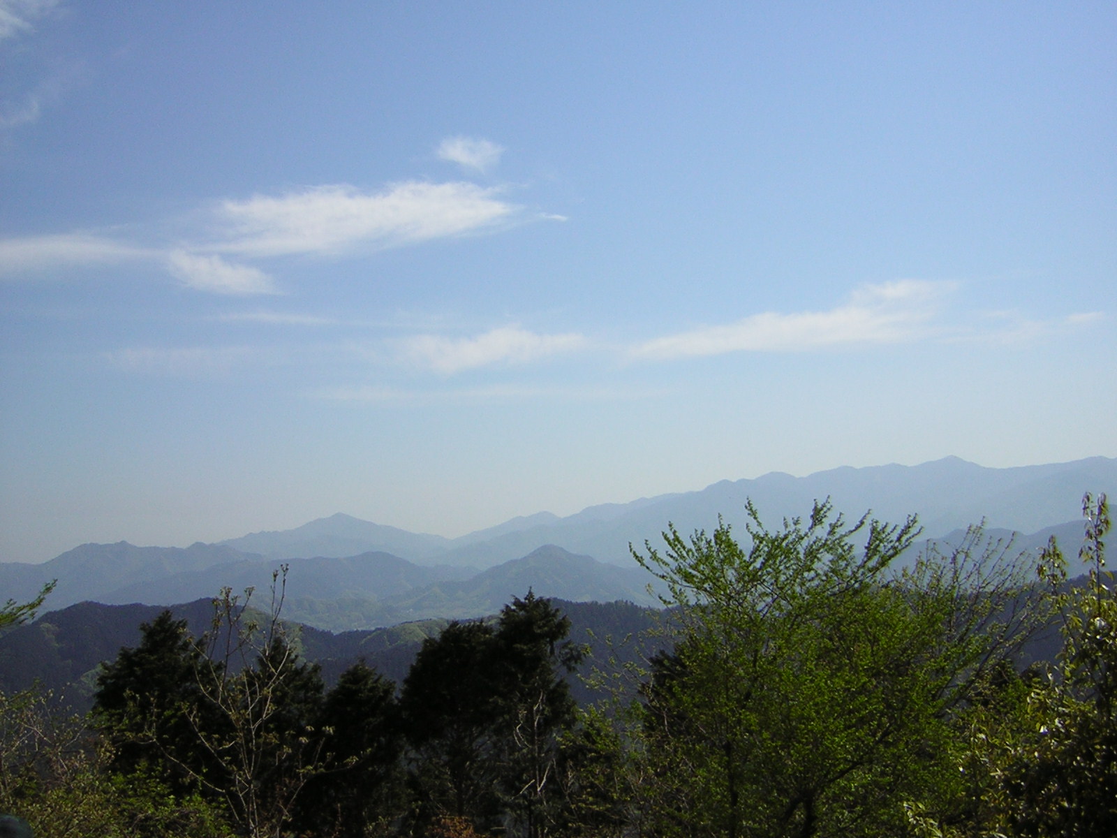 [View+mountain+range.JPG]