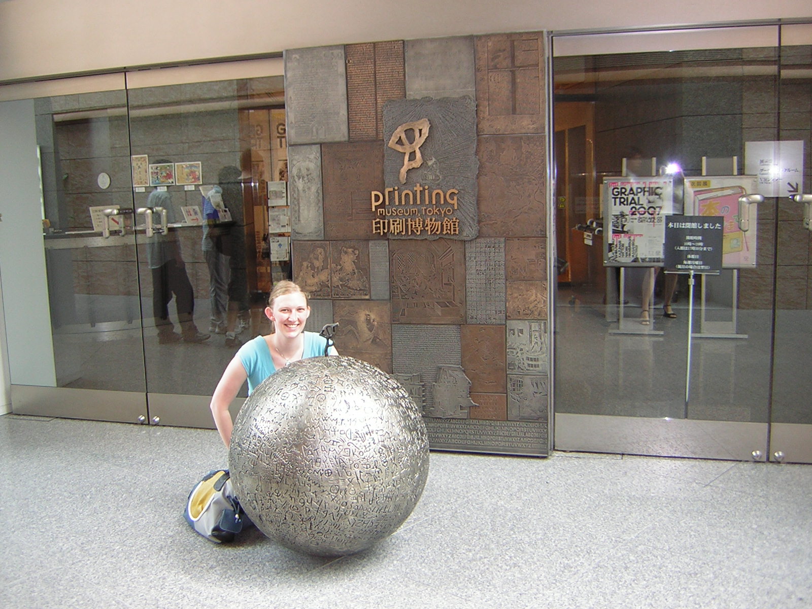 [Me+and+the+Ball+and+sign.JPG]