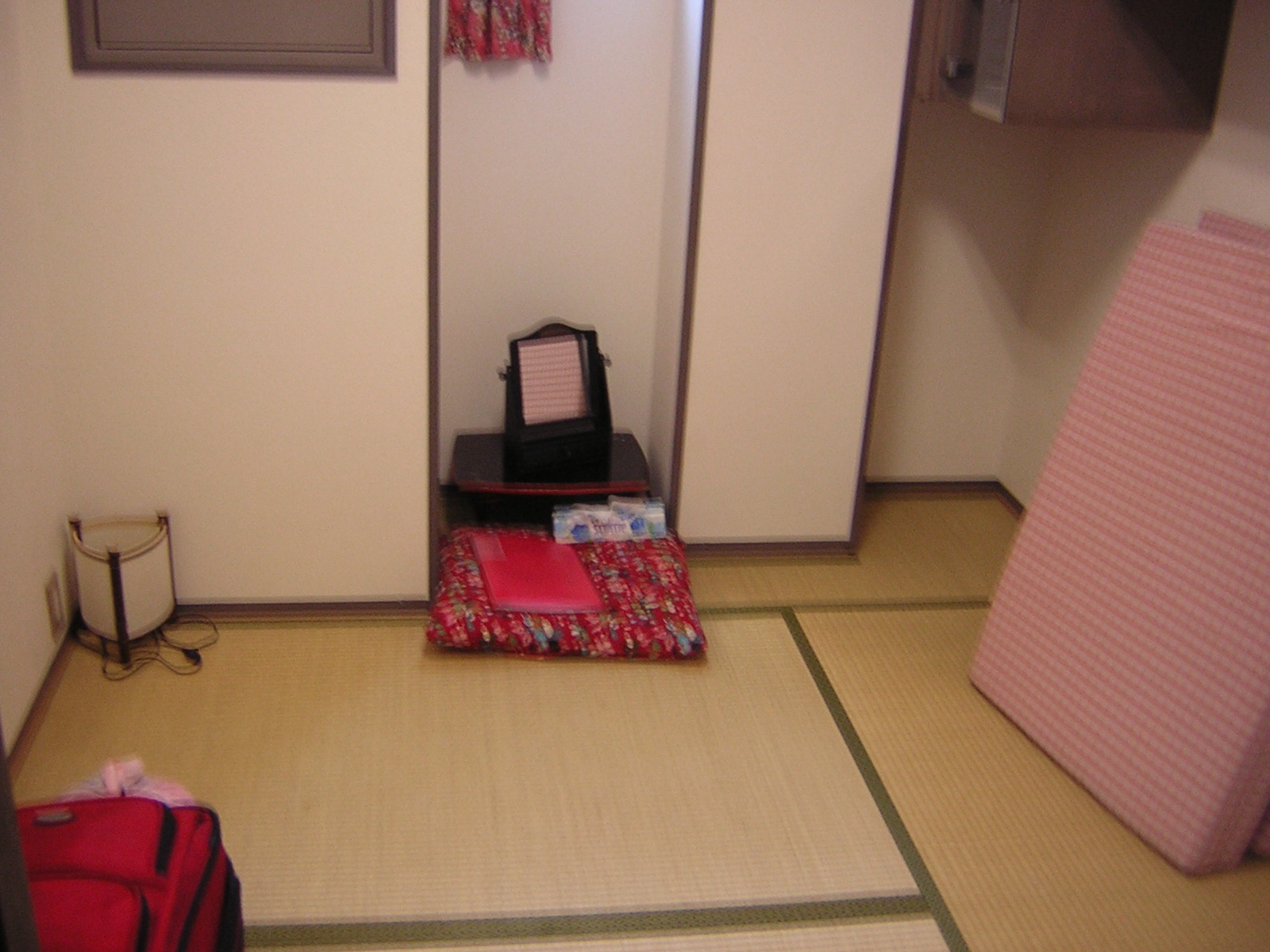 [Tatami+room+in+J-hoppers+Hostel.JPG]