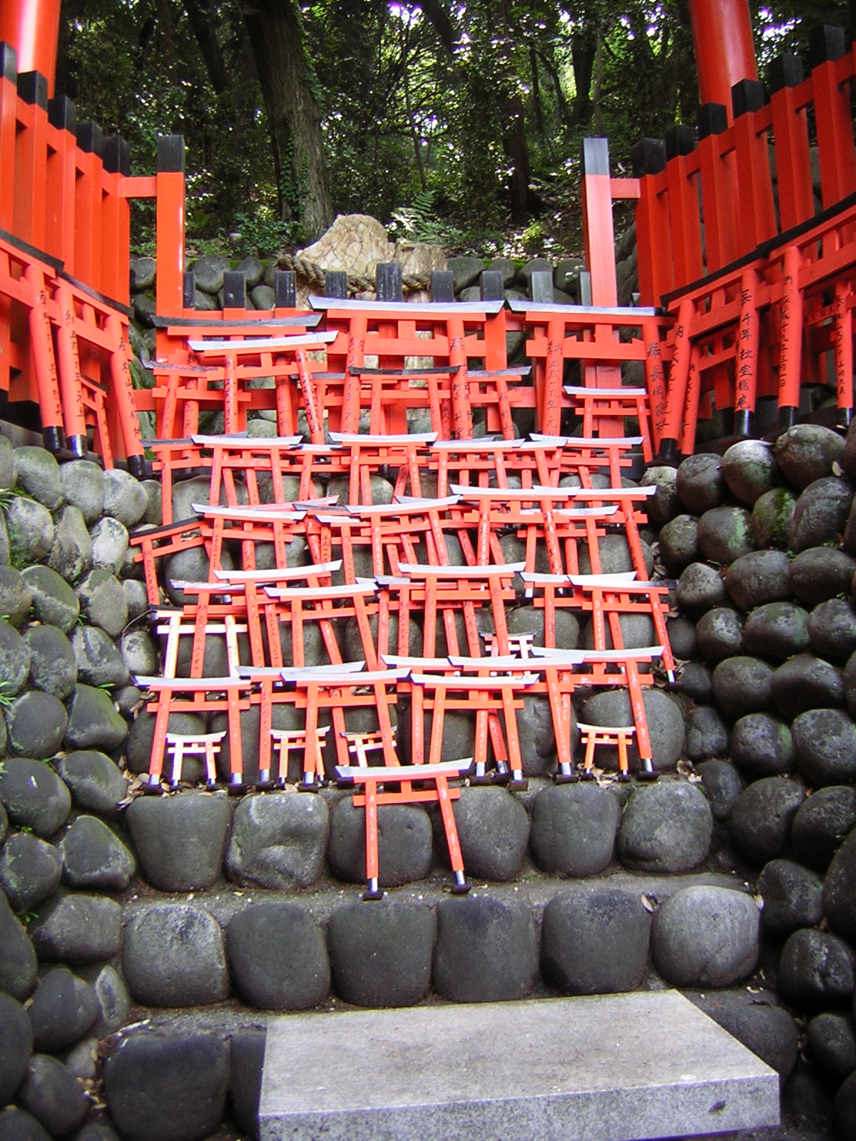 [Mini+torii+at+the+shrine.JPG]