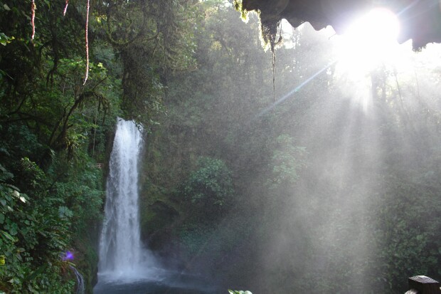 [la_paz_waterfalls_picture_48b.jpg]