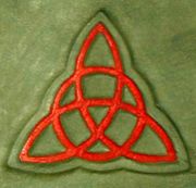 [180px-Triquetra_on_book_cover.jpg]