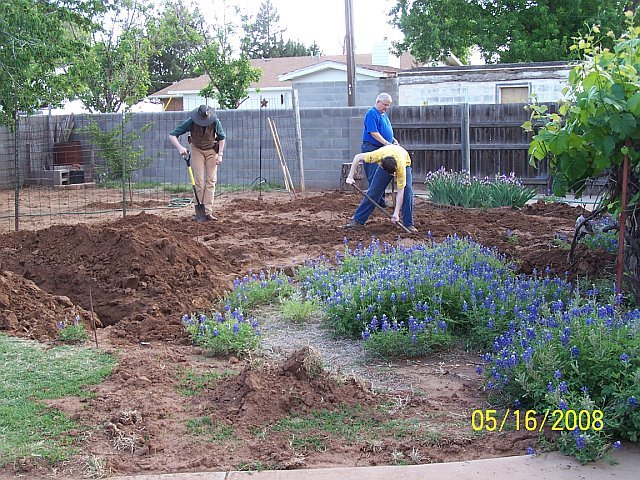 [Digging+ditches+5-16-2008a.jpg]