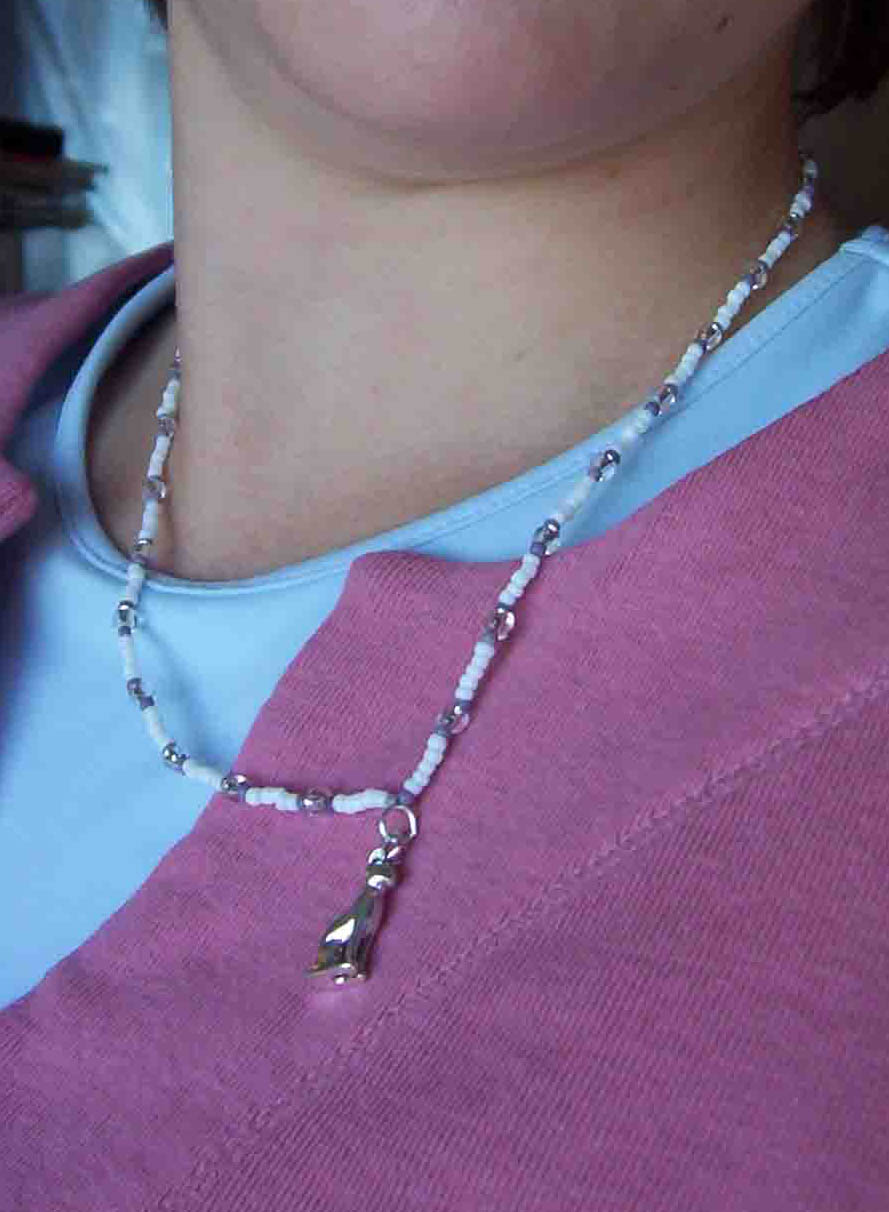 [Diane's+necklace+cat.jpg]