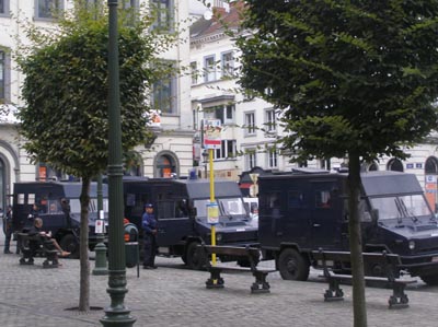 [Police+vans+Brussels.jpg]