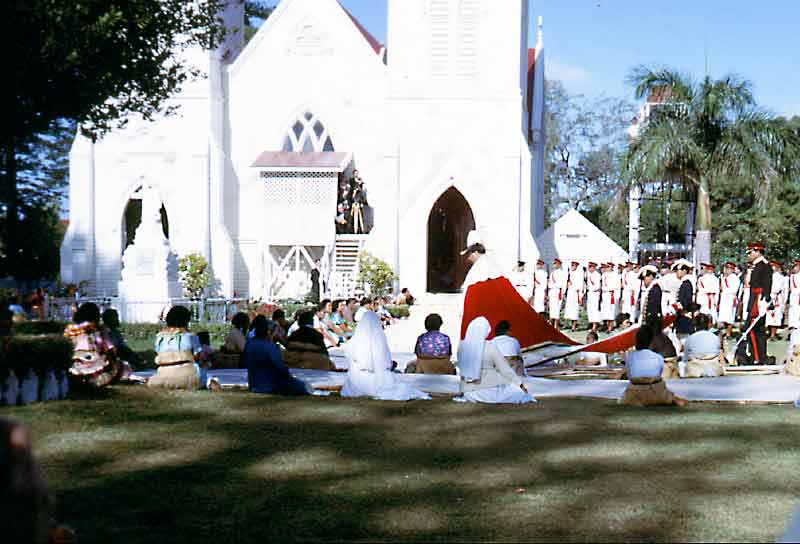 [30_King_entering_chapel__Tonga_July_1967.jpg]