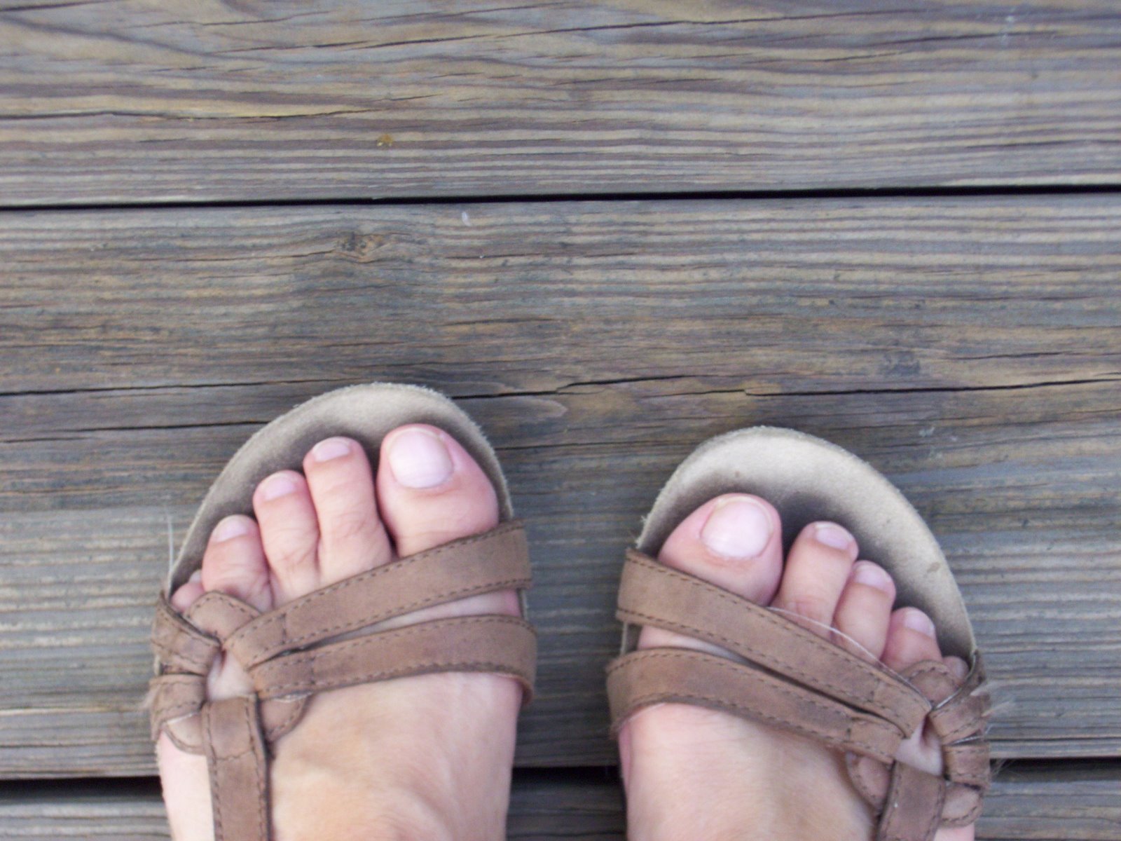 [feet+on+wood+deck.JPG]