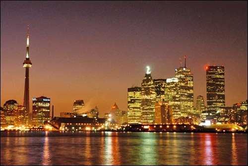 [Toronto+skyline+at+night.jpg]