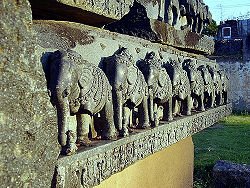 [Andhra+Pradesh--Kakateeya_Sculpture.jpg]