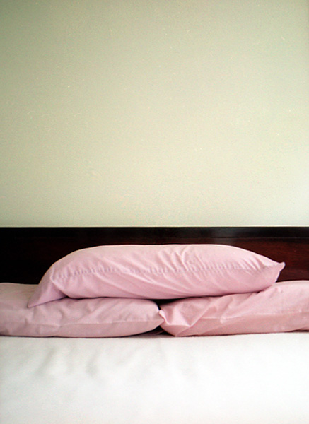 [pink+pillows+on+bed.jpg]