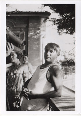 [Picasso,+Olga+and+Jean+Hugo,+Juan-les-Pins,+1926.+Collection+Kimberley+Greeley+Brown,+Courtesy+Kenneth+Wayne++-+photographer+unknown.jpg]