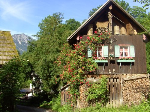 [05-austrian+houses.JPG]