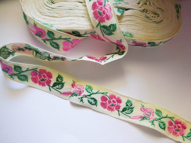 [embroidered+bird+and+roses+ribbon+pink+and+green.jpg]