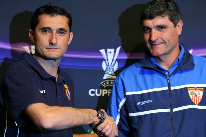 [Valverde+and+Ramos+UEFA+Cup+Final.jpg]