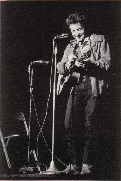 [400px-Bob_Dylan_in_November_1963.jpg]