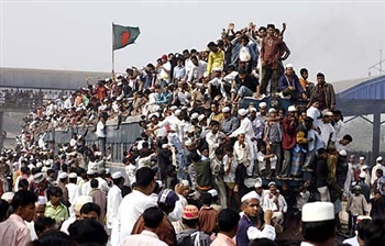 [OvercrowdedTrainBangladesh.jpg]