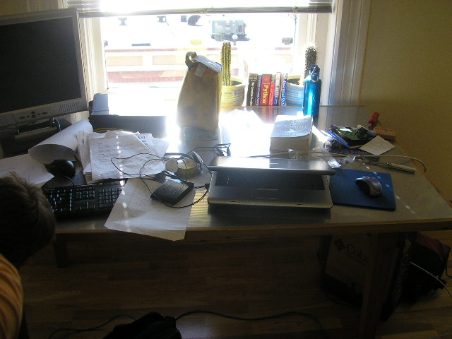 [messy+hub+desk.JPG]