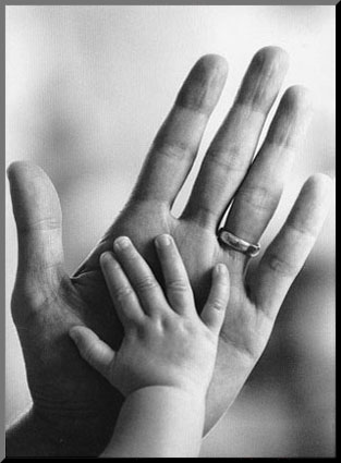 [PHD0320_p~Mum-and-Baby-s-Hands-Posters.jpg]