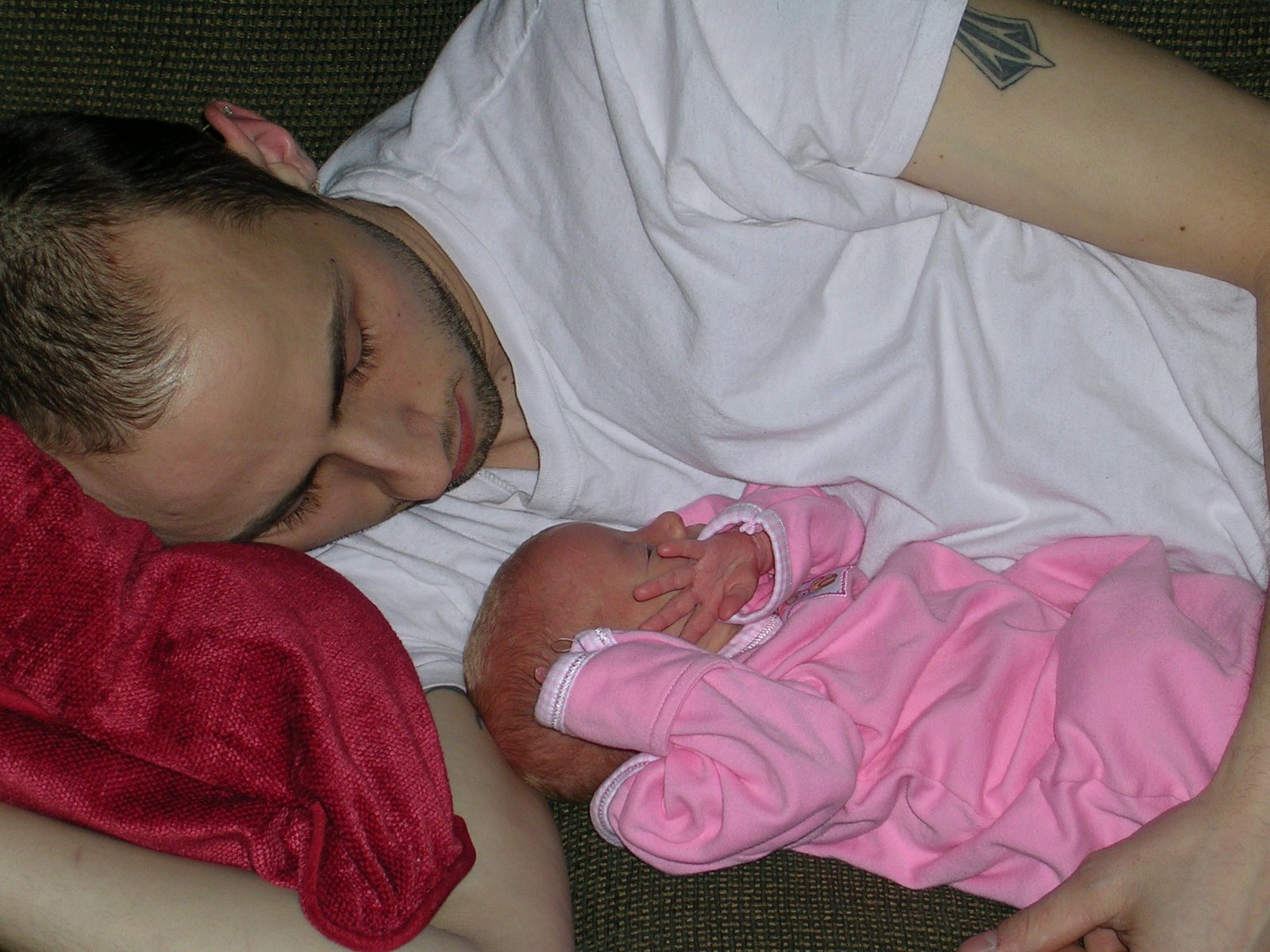 [Daddy+7+Kate+sleeping.jpg]