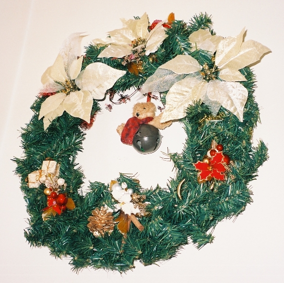 [Wreath_from_Manda_Xmas2006.JPG]