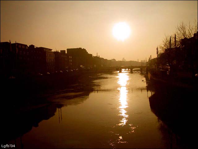 [Dublin - Por do sol no Liffey.jpg]