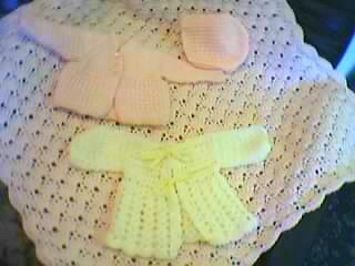 [Pink+premature+baby+blanket+with+prem+jackets.JPG]