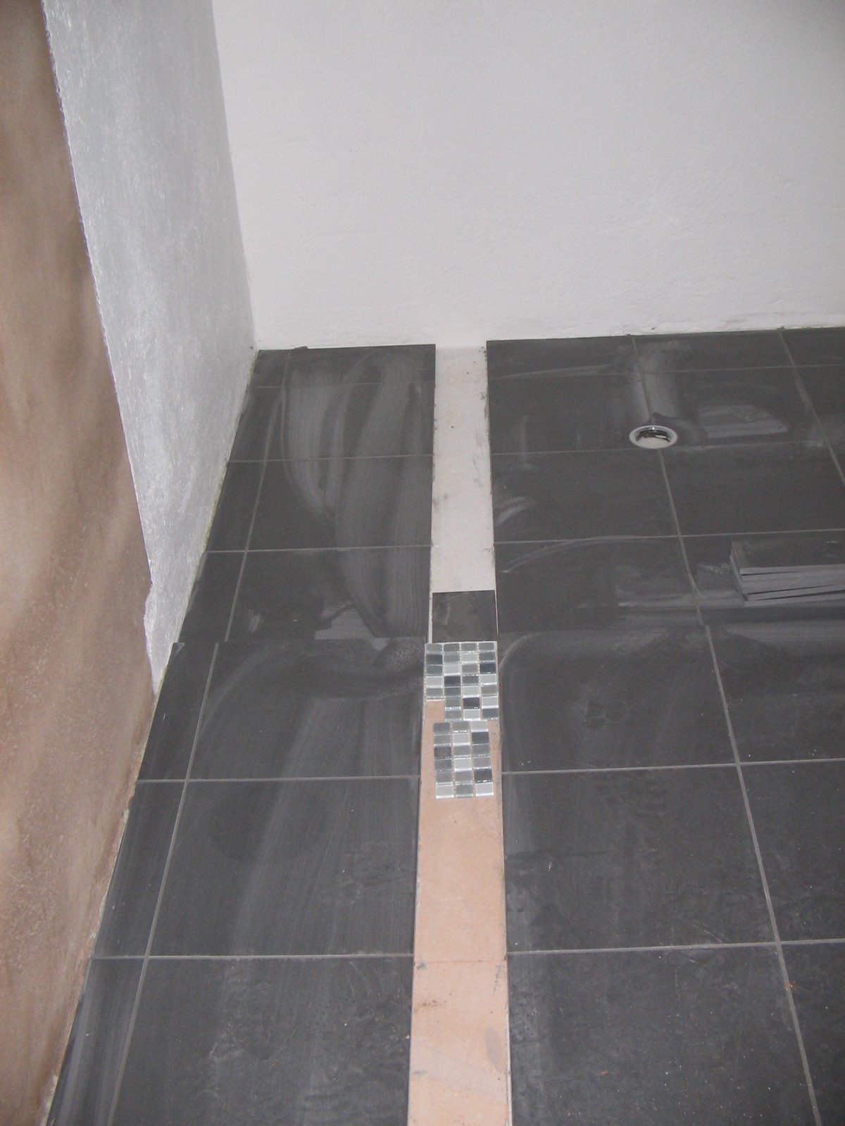 [preparation+for+the+feature+tile+on+floor.jpg]