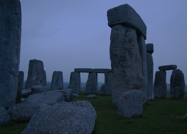 [stonehenge-dawn1.gif]