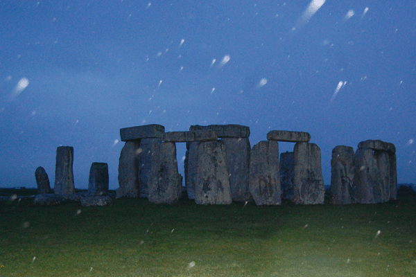 [stonehenge-rain.gif]