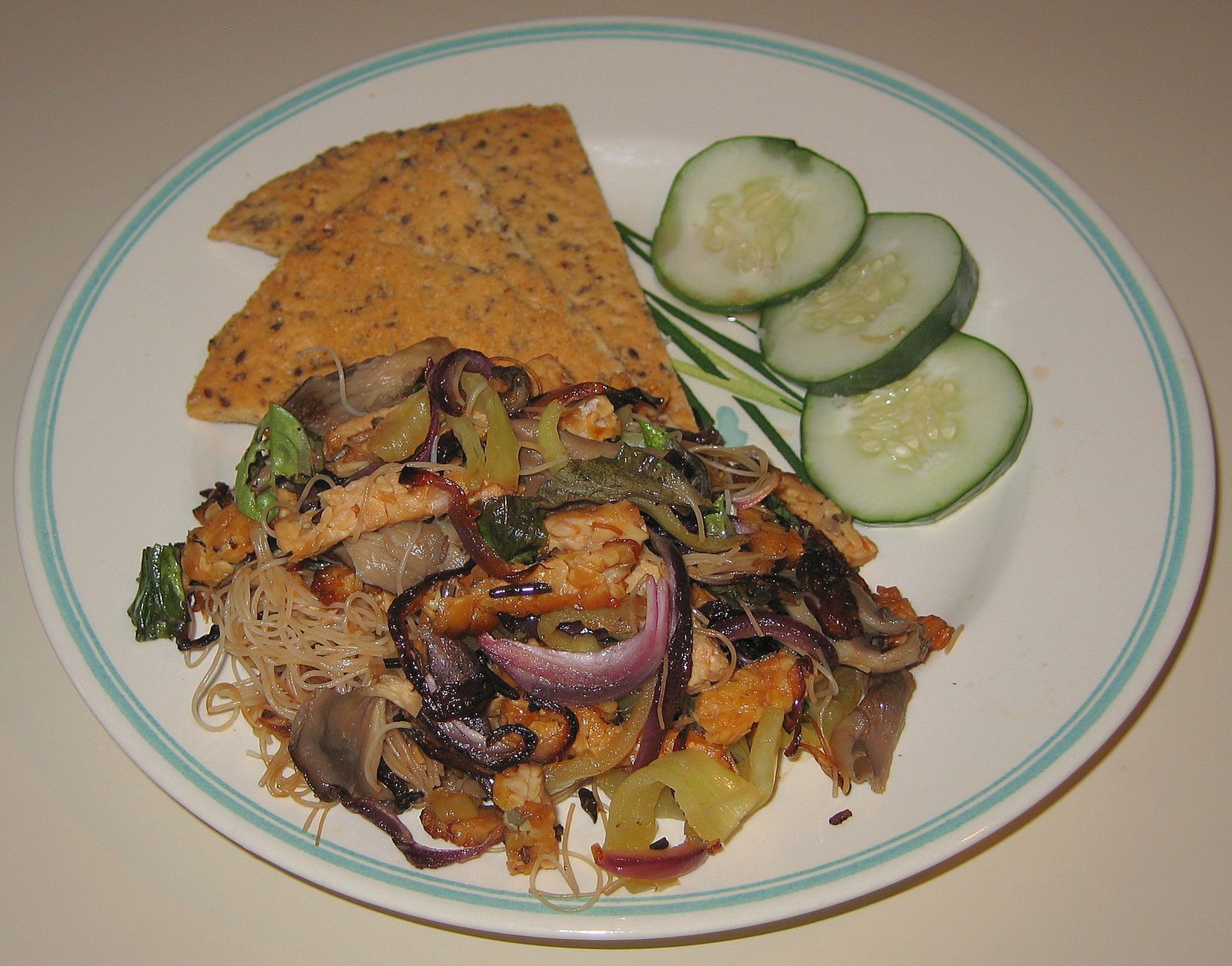 [20070719+Infectiously+good+Tempeh+and+Rice+Noodles+with+Millet-Flax+Garlic+Chip+Crackers.jpg]