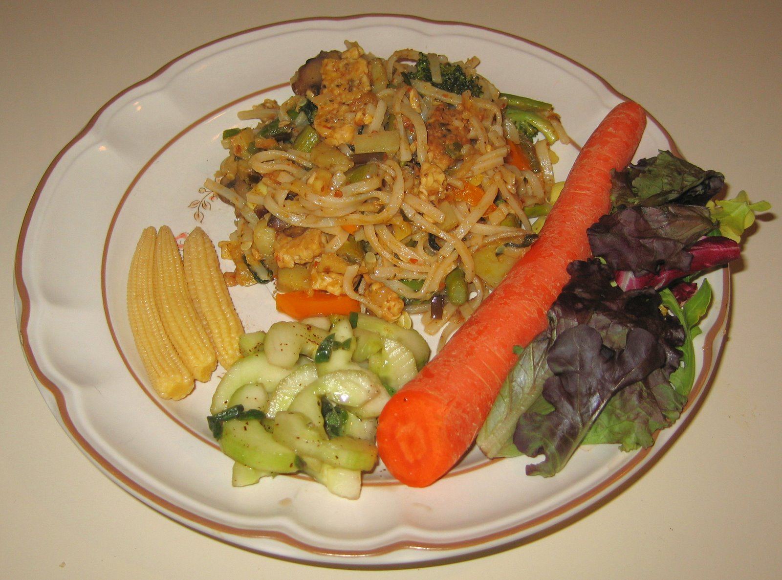 [20080604+Thai+Noodles+with+Tempeh+and+Vegetables,+Thai+Cucumber+Salad.jpg]