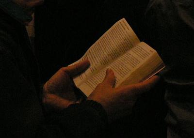 [reading+the+bible.jpg]