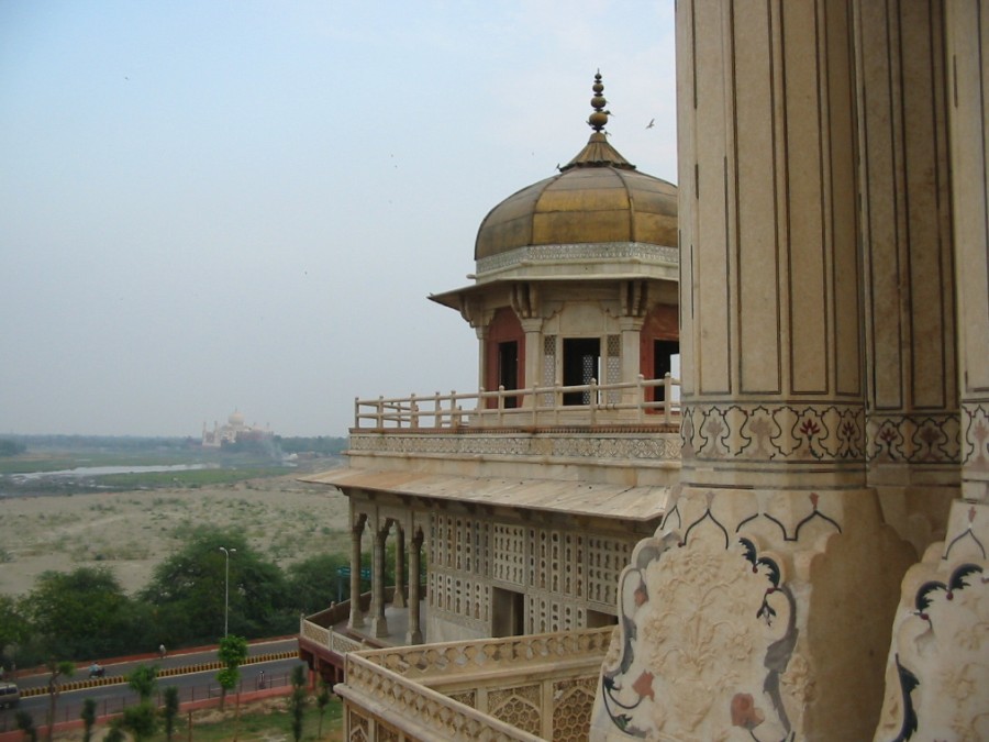 [Rotes+Fort+Agra+mit+Taj+Mahal+im+Hintergrund.jpg]