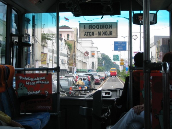 [Bus+in+Jakarta.jpg]