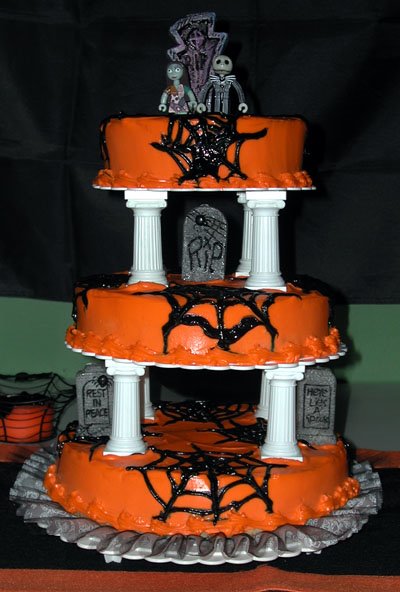 [halloween-wedding-cake.jpg]
