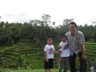 [3421898-Sila_with_our_sons_at_Ubuds_rice_terraces-Ubud.jpg]